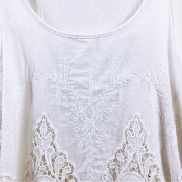 #88 White Flower Outlined Tank Top - Picture 4 of 8